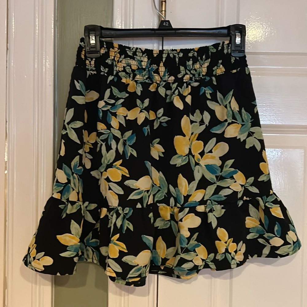 Lily Rose size small lemon skirt, stretchy, lightweight